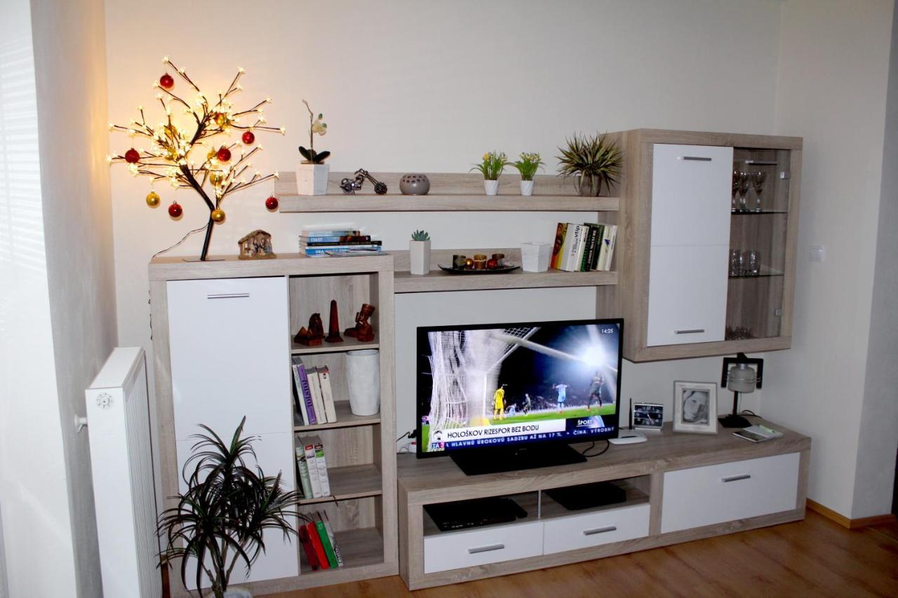 Pine Wood Apartment Vysne Ruzbachy Bagian luar foto