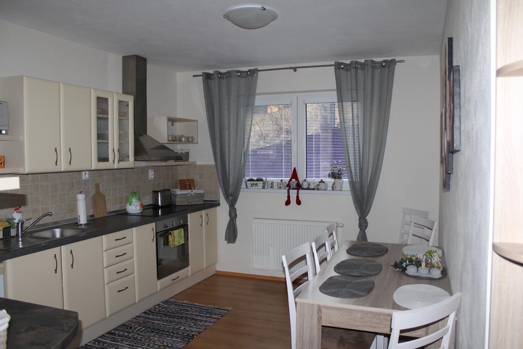 Pine Wood Apartment Vysne Ruzbachy Bagian luar foto