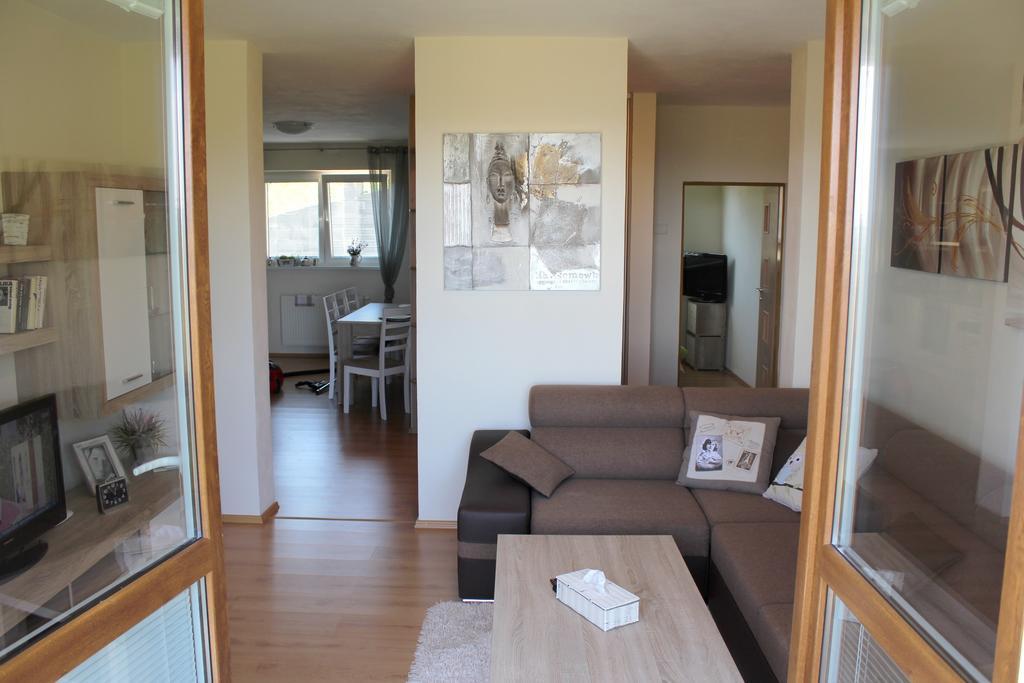 Pine Wood Apartment Vysne Ruzbachy Ruang foto