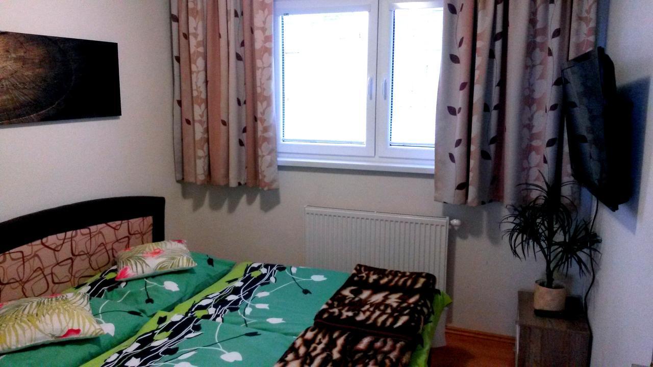 Pine Wood Apartment Vysne Ruzbachy Bagian luar foto